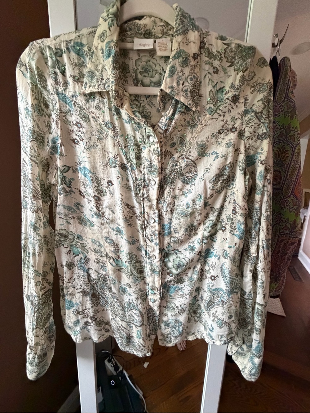 Daytrip Green -blue Floral Button-Front Women's Blouse, like new, L